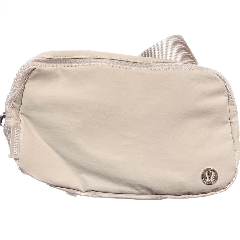 Lululemon Everywhere Belt Bag